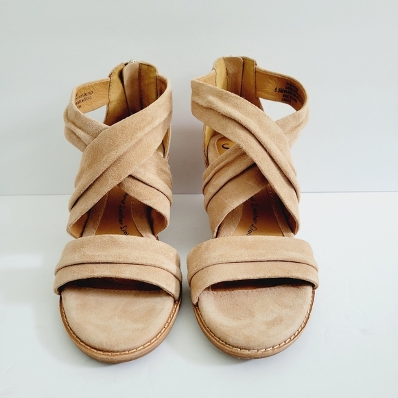 NEW Sofft Samoa Beige Suede Leather Sandals Size 6.5 - Picture 2 of 6